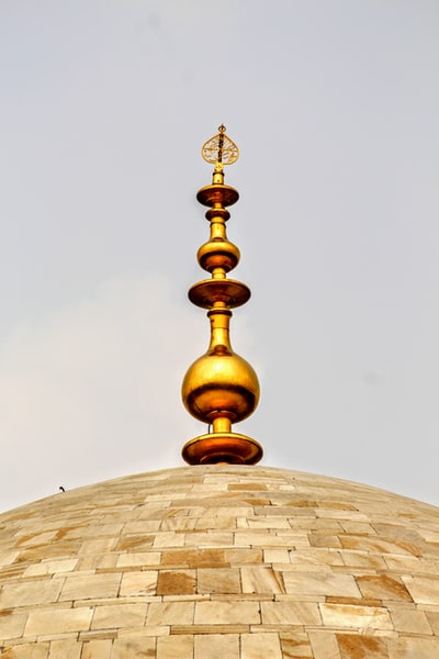 brass-colored建筑塔
